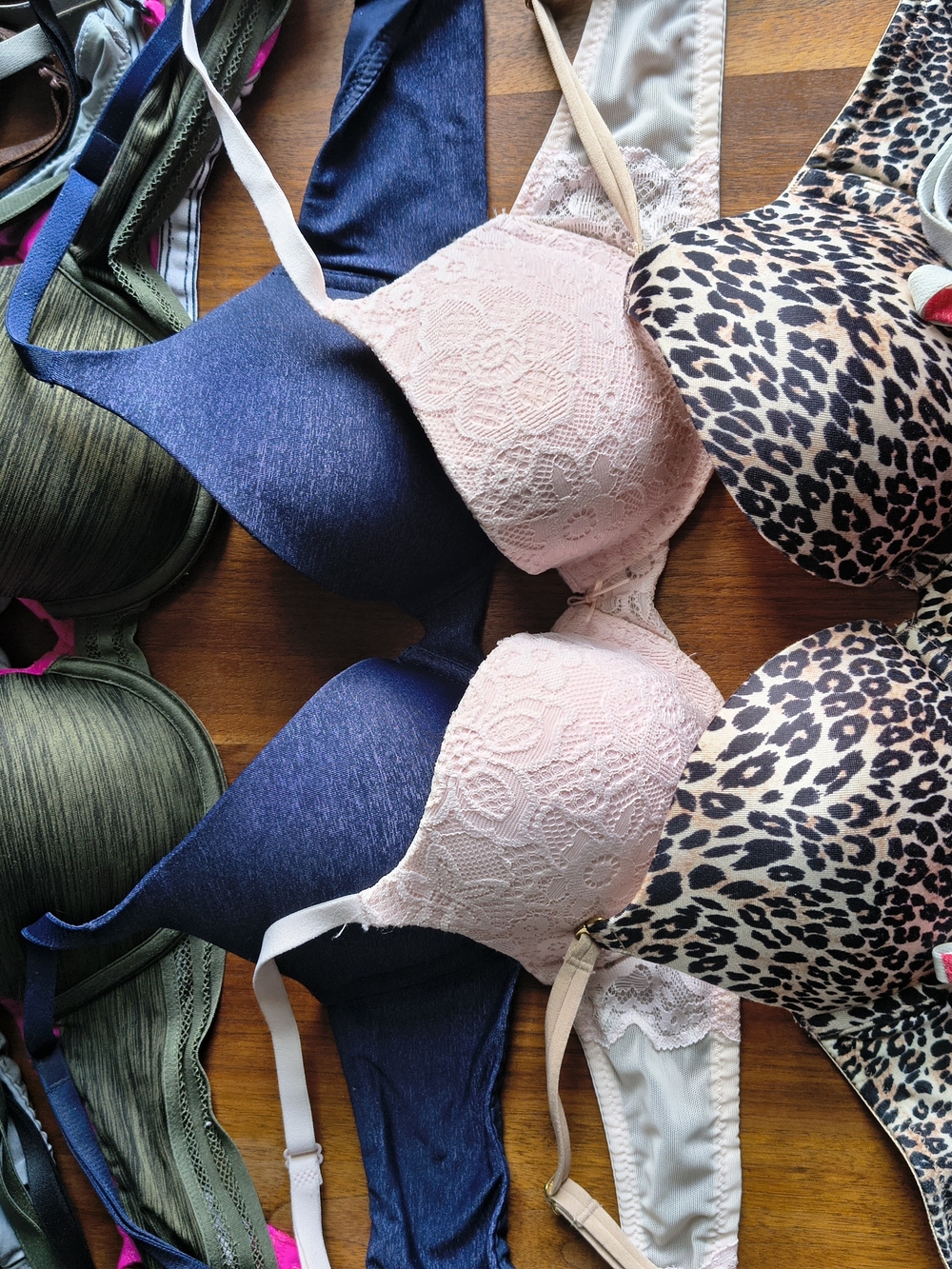 Victoria's Secret 32B Women’s Bras and Lace Bustier bundle - Picture 5 of 15